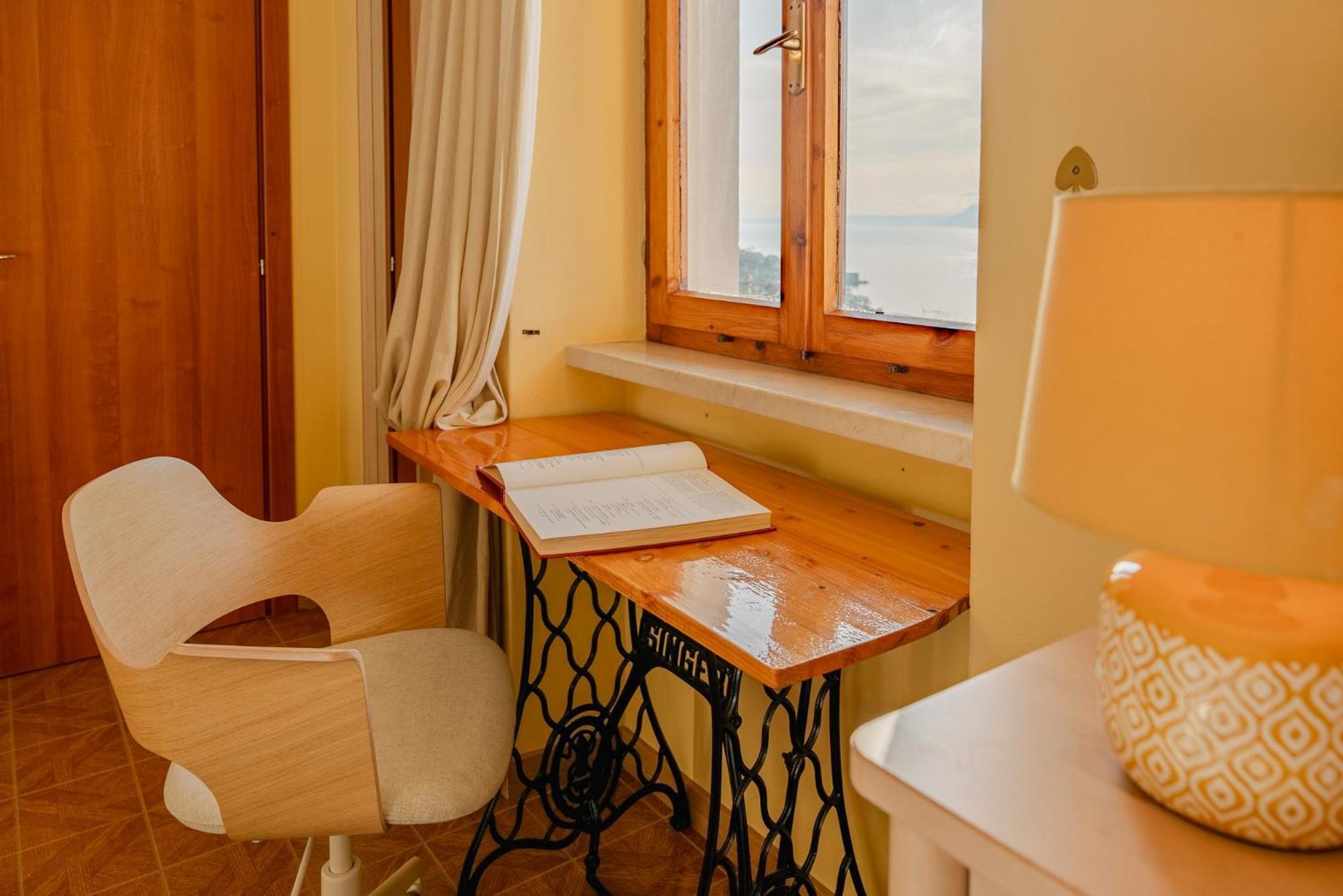 Garda Doma Bed & Breakfast Brenzone sul Garda Bagian luar foto